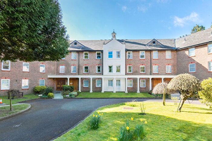 2 Bedroom Flat For Sale In Fairfield Road, East Grinstead, RH19