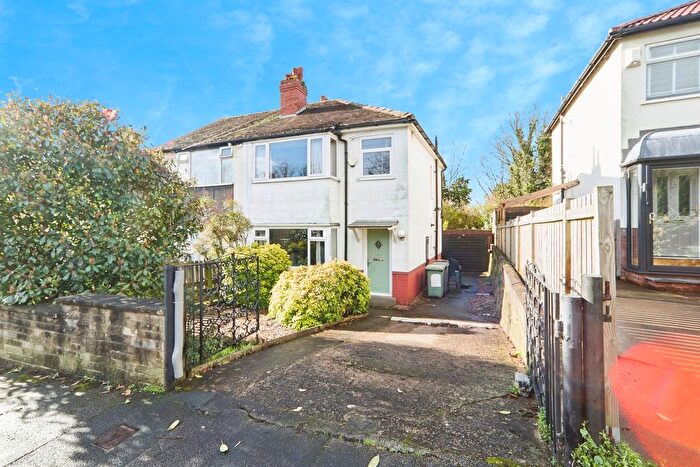 3 Bedroom End Terrace House For Sale In St. Anns Gardens, Leeds, LS4