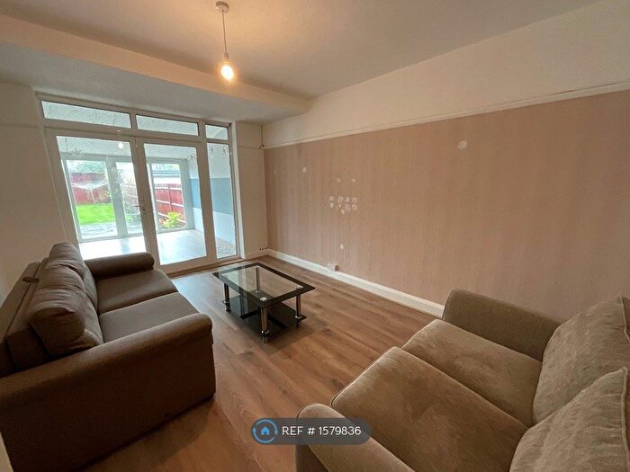 3 Bedroom Semi-Detached House To Rent In Stirling Road, Hayes, UB3