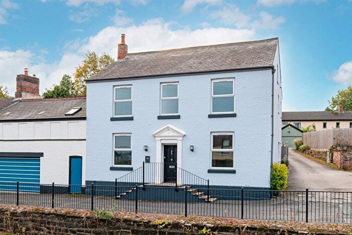 4 Bedroom Semi-Detached House For Sale In High Street, Frodsham, WA6