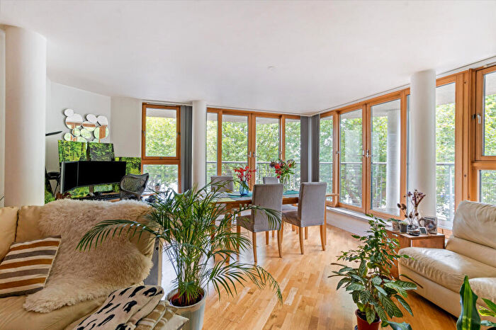 2 Bedroom Flat For Sale In Hotwell Road, Bristol, BS8