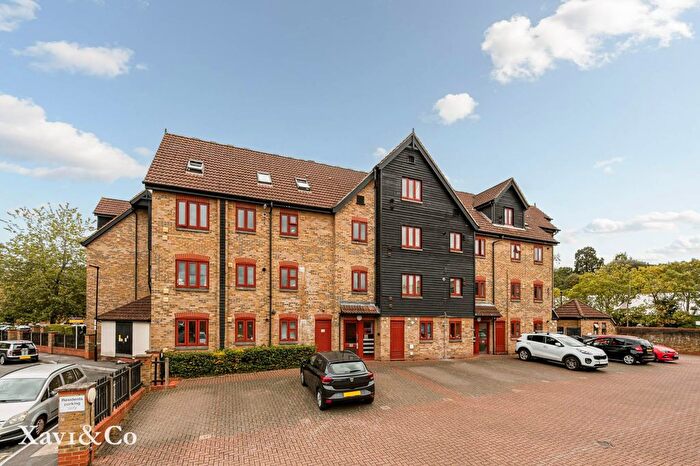 1 Bedroom Flat For Sale In Shire Place, The Ham, Brentford, TW8