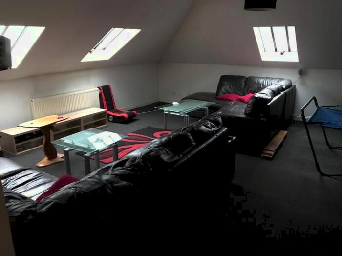 2 Bedroom Flat To Rent In Coplaw Street, Glasgow, G42