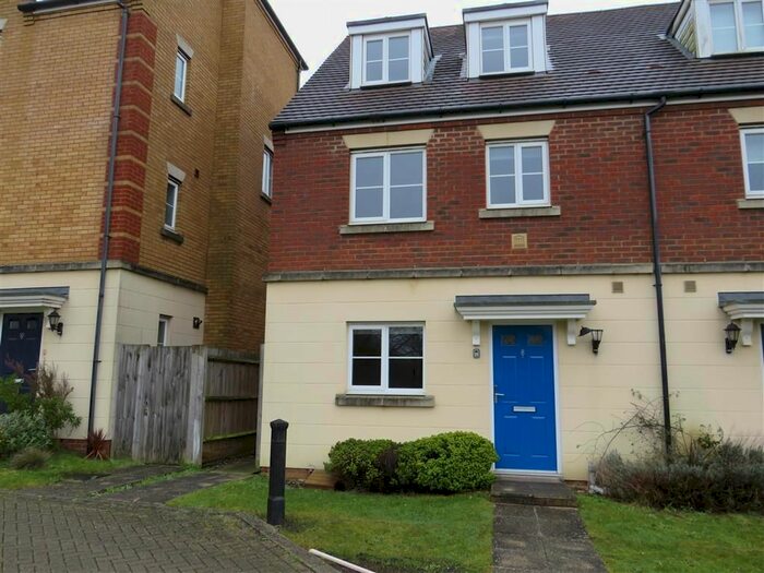4 Bedroom Property To Rent In Intelligence Walk, Ashford, TN23