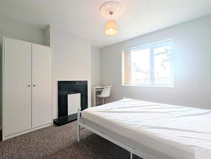 4 Bedroom Terraced House To Rent In Chipperfield Drive, Kingswood, BS15