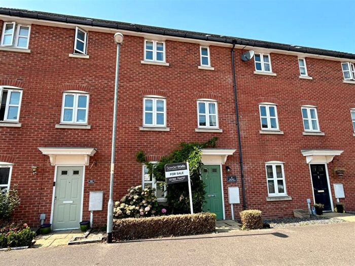 3 Bedroom Town House For Sale In Banks Crescent, Stamford, PE9