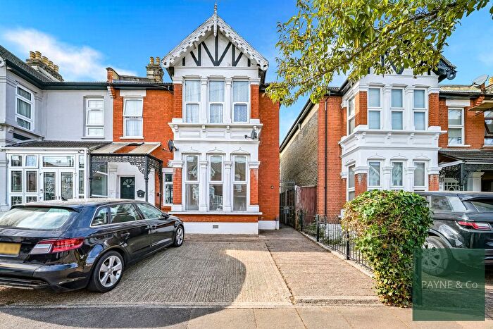 2 Bedroom Flat For Sale In Warwick Gardens, Ilford, IG1