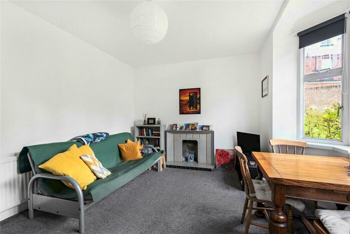 2 Bedroom Apartment To Rent In Haslemere Road, London, N8