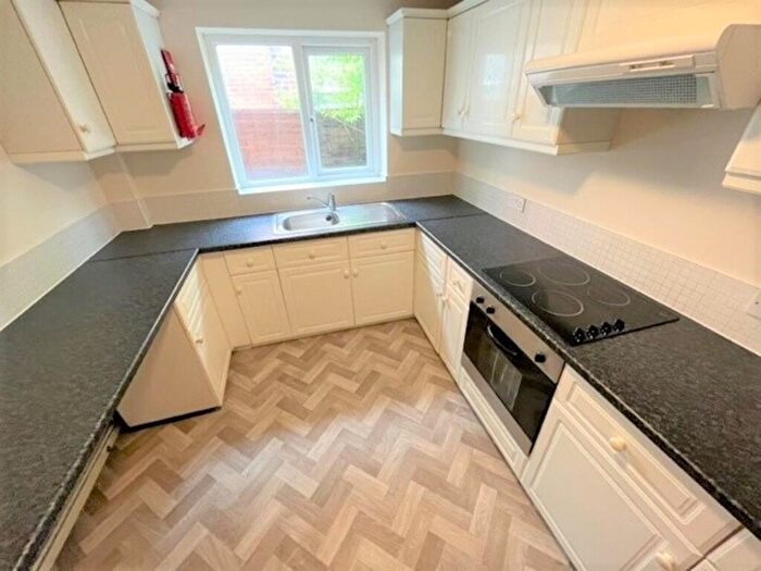 2 Bedroom Flat To Rent In Waterloo Road, Ashton-on-ribble, PR2