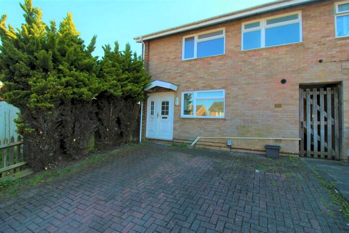3 Bedroom End Of Terrace House To Rent In Telford Avenue, Stevenage, SG2