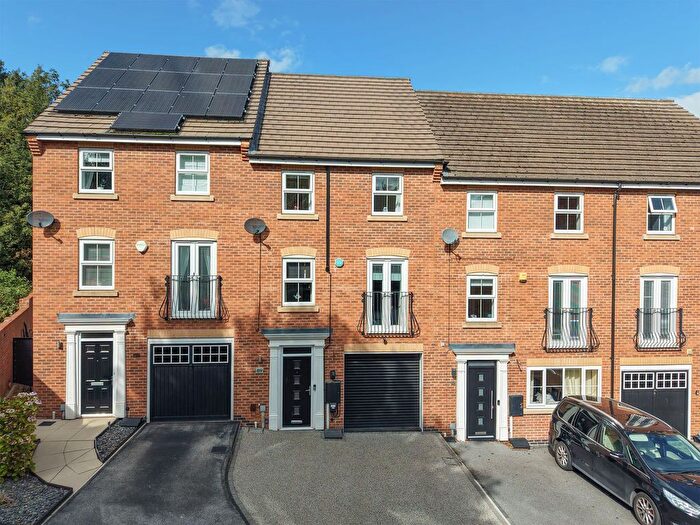 3 Bedroom Terraced House For Sale In Oxclose Park Rise, Halfway, S20