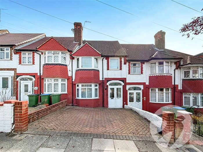3 Bedroom Terraced House For Sale In Castlewood Drive, London, SE9