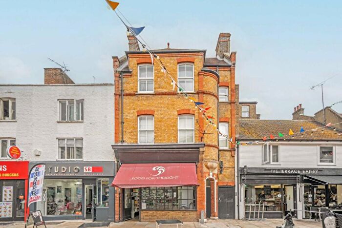 4 Bedroom Flat To Rent In Apple Market, Kingston Upon Thames, KT1