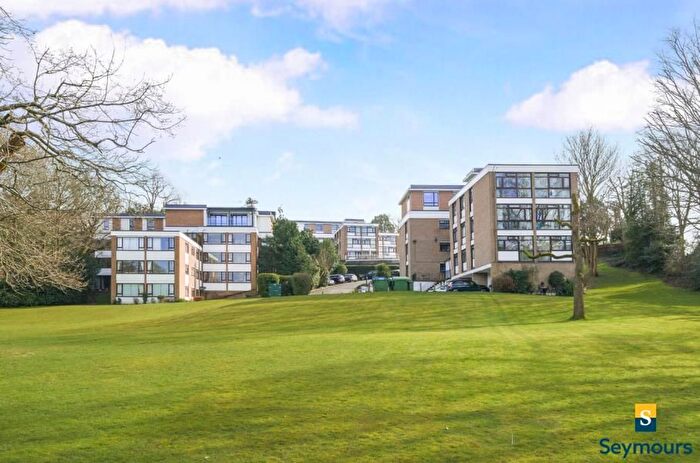 3 Bedroom Flat To Rent In Weybridge, Surrey, KT13