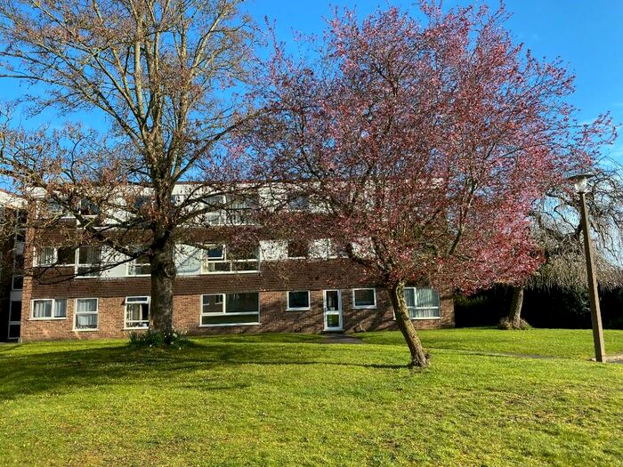 1 Bedroom Flat To Rent In Balmoral Court, Kidderminster, DY10