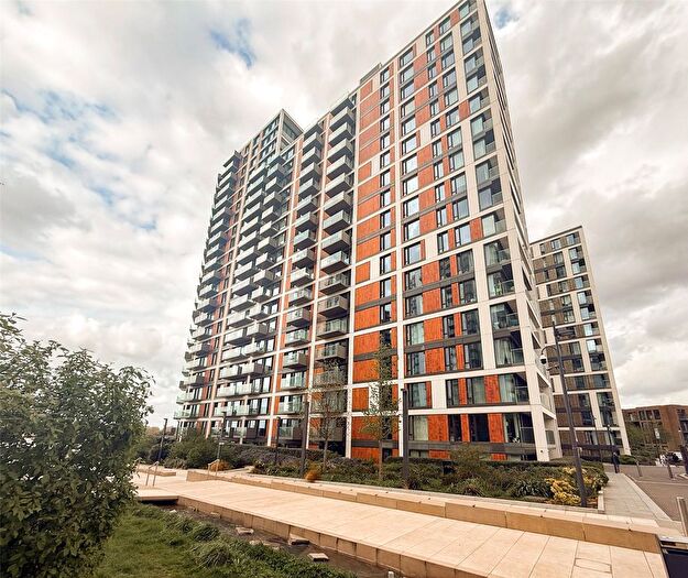 2 Bedroom Flat For Sale In Duke Of Wellington Avenue, Woolwich, SE18