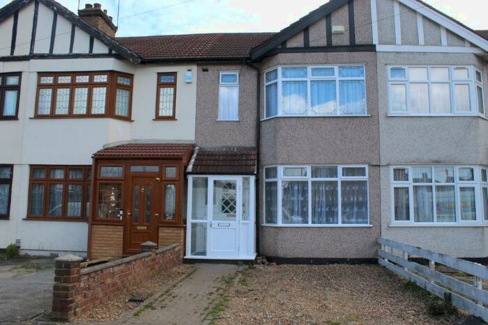 3 Bedroom Terraced House To Rent In Cherry Tree Close, Rainham, Essex, RM13