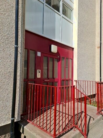 2 Bedroom Flat To Rent In Hunter Street, Airdrie, ML6