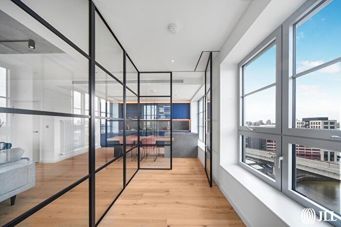 2 Bedroom Apartment To Rent In Douglass Tower, Good Luck Hope, E14
