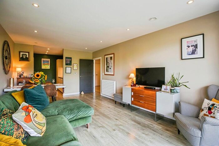 3 Bedroom Flat For Sale In Purbeck Gardens, London, SE26