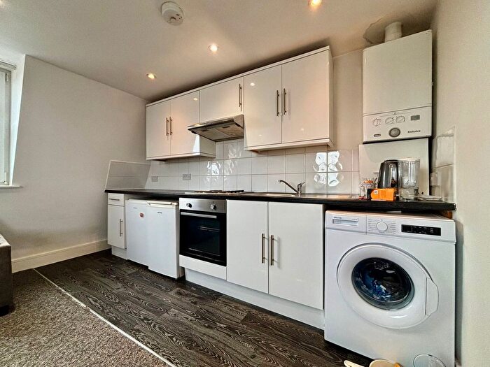 2 Bedroom Flat To Rent In Trinity Road, Tooting Bec, SW17