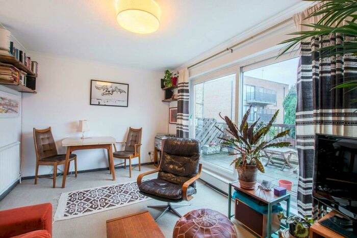 2 Bedroom Maisonette To Rent In Pellerin Road, Dalston, London, N16