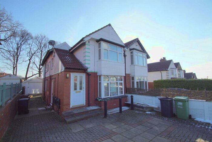 2 Bedroom Flat To Rent In Roxholme Terrace, Leeds, LS7