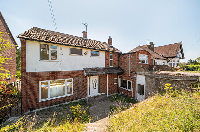 4 Bedroom Detached House For Sale In Pampisford Road, Purley, CR8