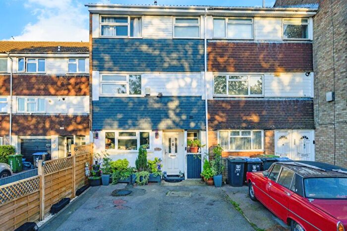 4 Bedroom End Of Terrace House For Sale In St. Agnells Lane, Hemel Hempstead, HP2