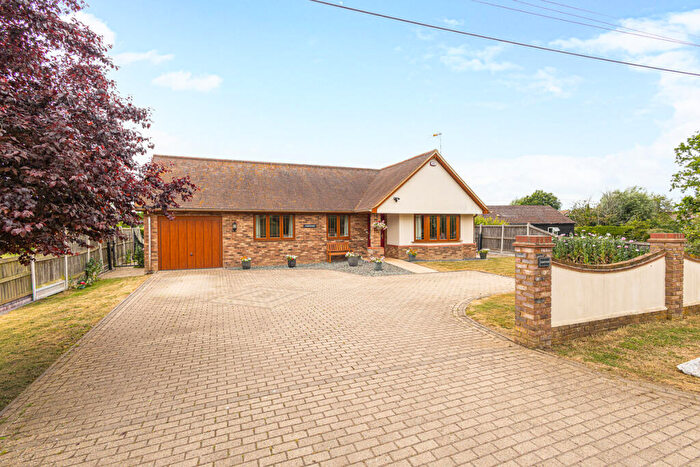 3 Bedroom Detached Bungalow For Sale In Kingsway, Hullbridge, SS5