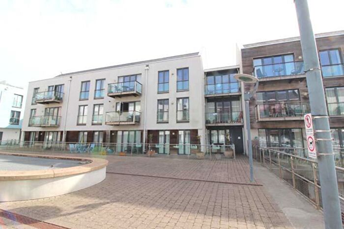 1 Bedroom Flat For Sale In Waterside Marina, CO7
