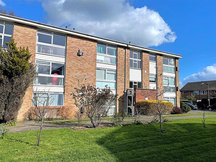 2 Bedroom Apartment To Rent In Belcroft Close, Bromley, BR1