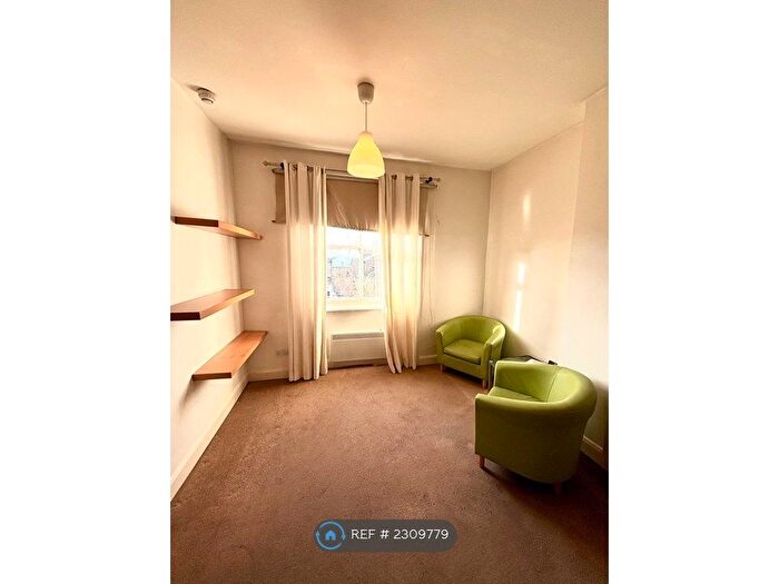 1 Bedroom Flat To Rent In Hammersmith Grove, London, W6