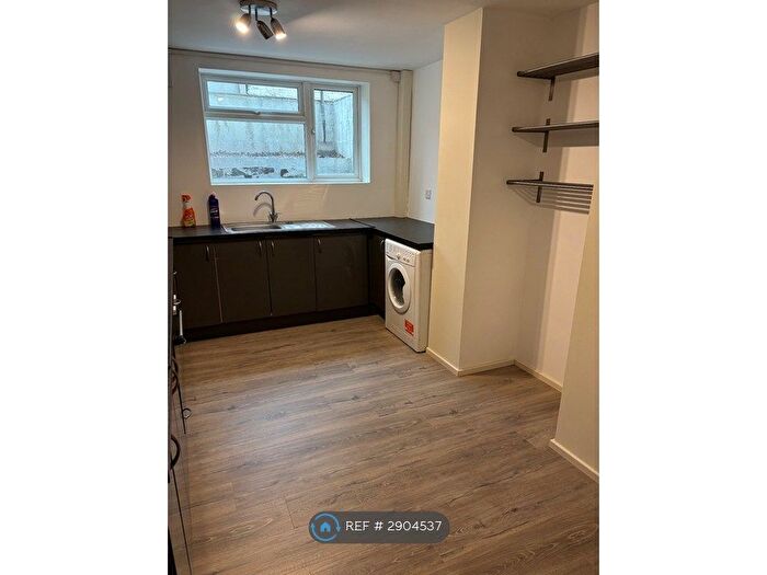 2 Bedroom Flat To Rent In Richmond Hill, Leeds, LS9