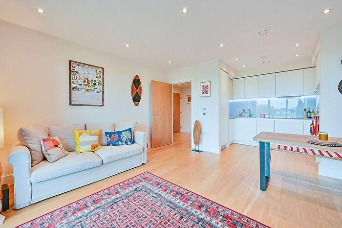 1 Bedroom Flat For Sale In Chiswick High Road, Chiswick, London, W4