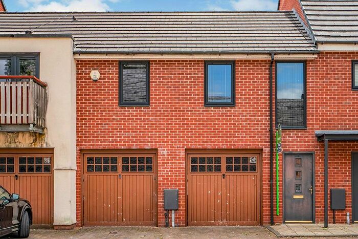 2 Bedroom Flat To Rent In Queensmere Drive, Clifton, Swinton, Manchester, M27