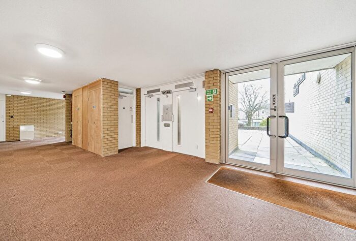 2 Bedroom Flat For Sale In Durdham Park, Bristol, Somerset, BS6