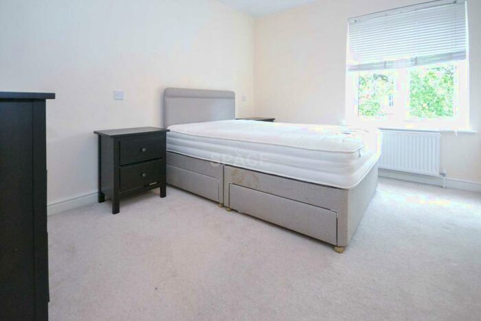 4 Bedroom Semi-Detached House To Rent In Green Road, Earley, Reading, Berkshire, RG6