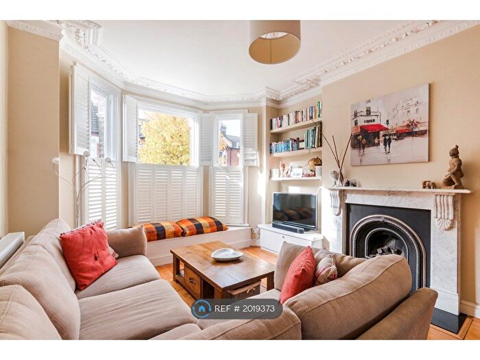 2 Bedroom Flat To Rent In Santos Road, London, SW18