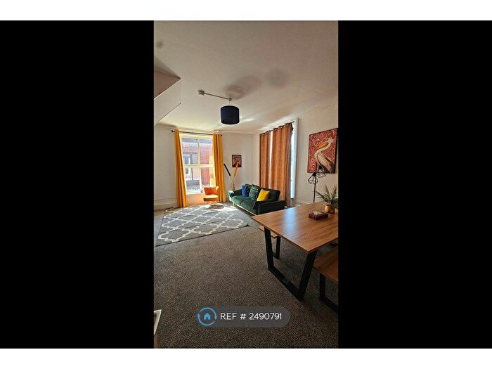 2 Bedroom Flat To Rent In Ashton-Under-Lyne, Ashton-Under-Lyne, OL6