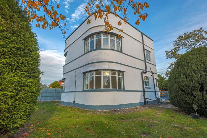 2 Bedroom Detached House For Sale In Neville Avenue, Spalding, PE11