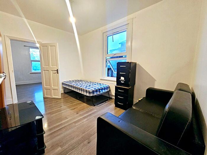 4 Bedroom Maisonette To Rent In High Road Leyton, London, E10
