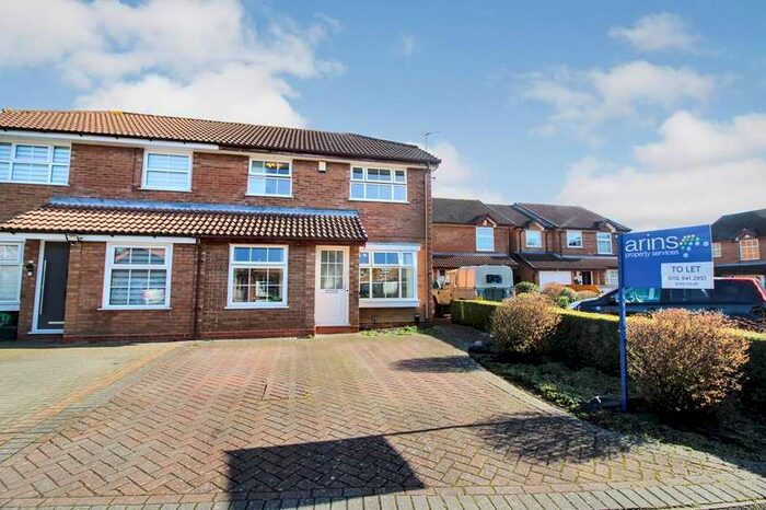 3 Bedroom Semi-Detached House To Rent In Fernhurst Road, Calcot, Reading, RG31