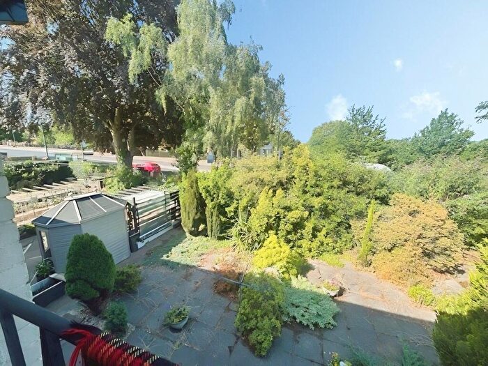 2 Bedroom Flat To Rent In Wyndham Mews, Sherwood, Nottingham, NG3