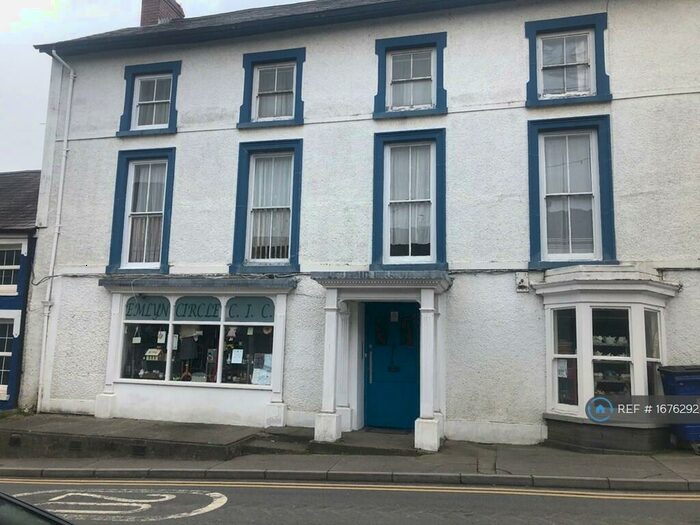 3 Bedroom Flat To Rent In Bridge Street, Newcastle Emlyn, SA38