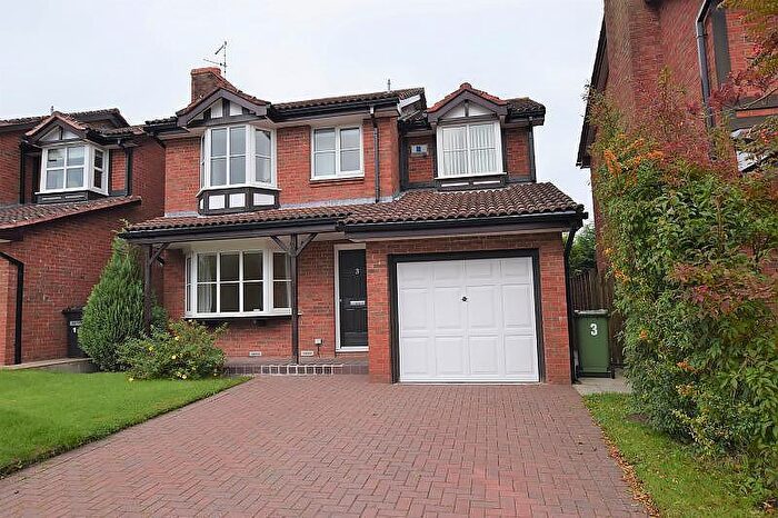 4 Bedroom Detached House To Rent In Alveston Close, Macclesfield, SK10