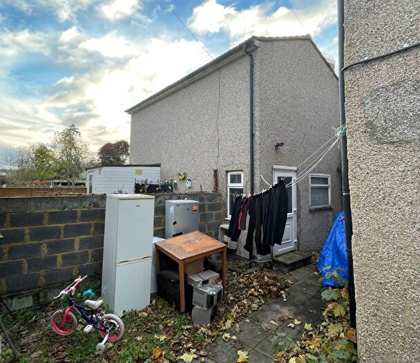 2 Bedroom Detached House For Sale In D Barrington Road, Manor Park, London, E12