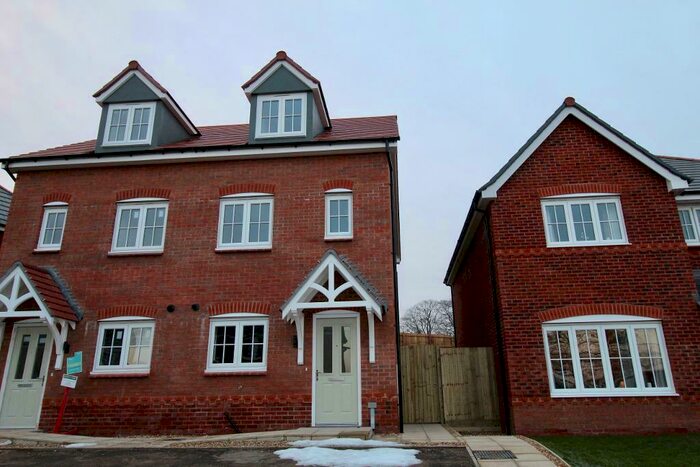 3 Bedroom Town House To Rent In Myatt Avenue, Stone, Staffordshire, ST15