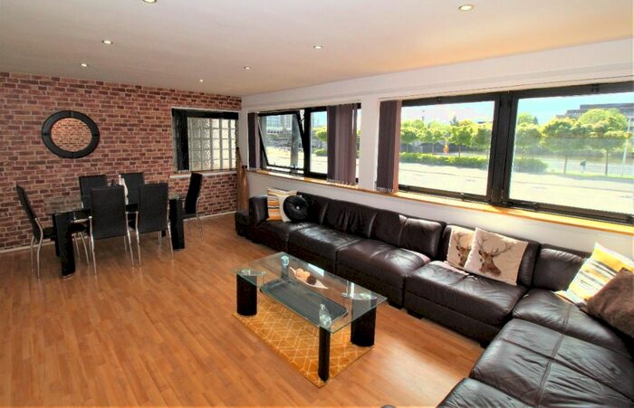 2 Bedroom Flat To Rent In Clyde Street, Glasgow, G1