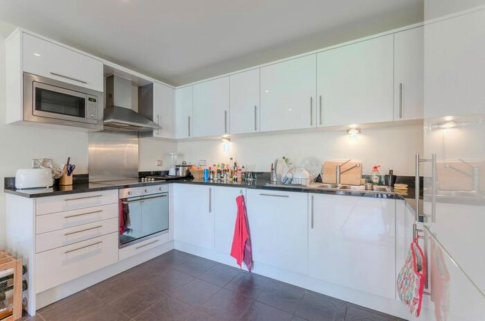 2 Bedroom Flat To Rent In Drayton Park, Highbury, London, N5